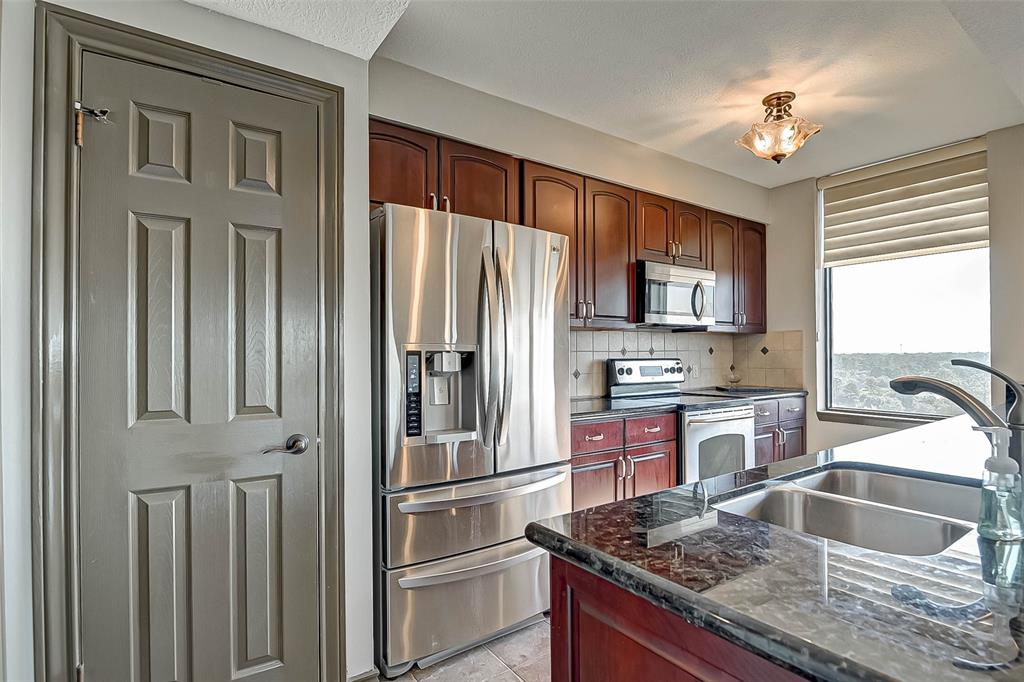 14655 Champion Forest Drive, Houston, Texas 77069, 2 Bedrooms Bedrooms, 5 Rooms Rooms,3 BathroomsBathrooms,Mid/hi-rise Condo,For Sale,TIMBER TOP,Champion Forest,74063103