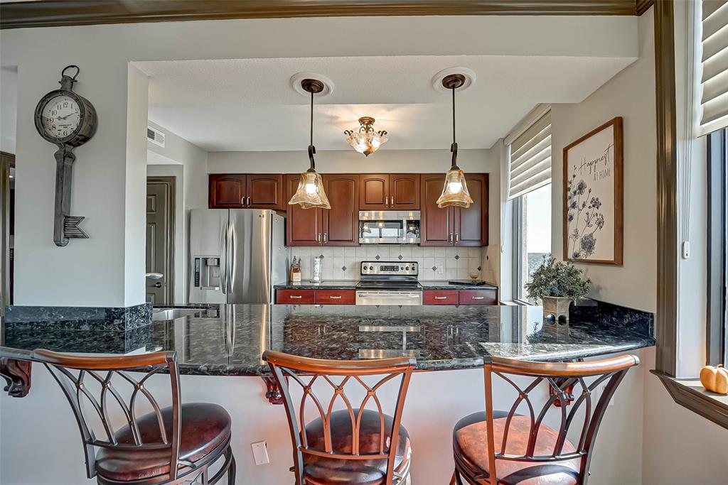14655 Champion Forest Drive, Houston, Texas 77069, 2 Bedrooms Bedrooms, 5 Rooms Rooms,3 BathroomsBathrooms,Mid/hi-rise Condo,For Sale,TIMBER TOP,Champion Forest,74063103