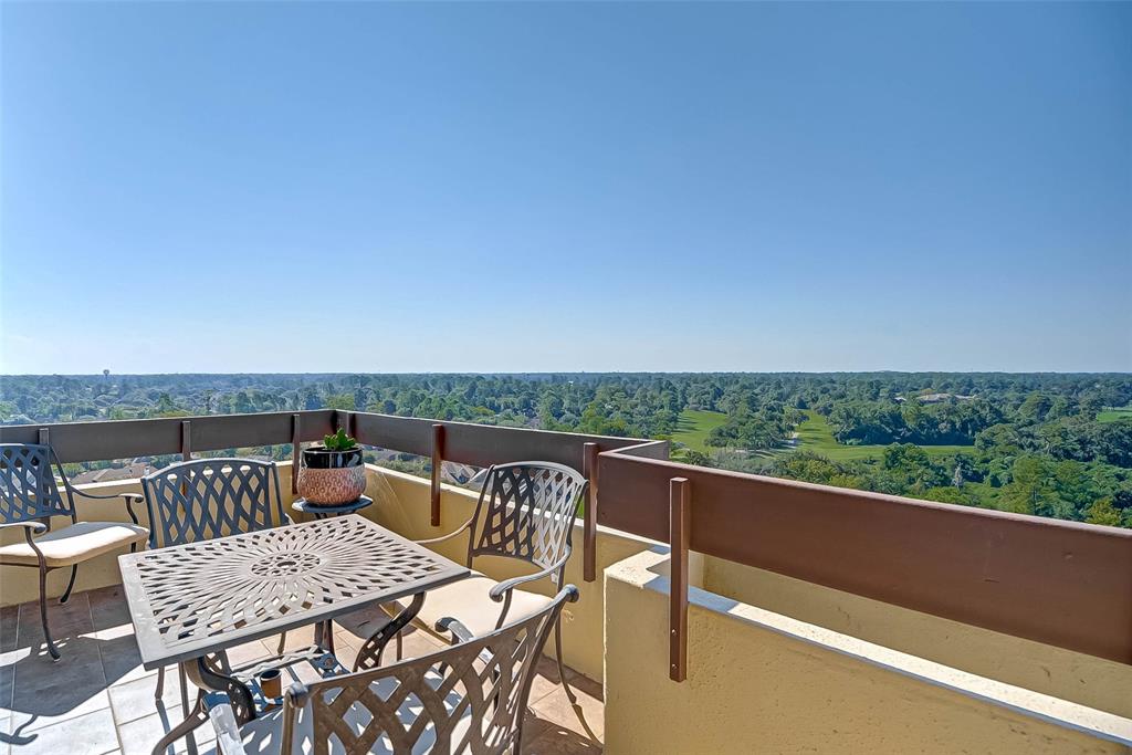 14655 Champion Forest Drive, Houston, Texas 77069, 2 Bedrooms Bedrooms, 5 Rooms Rooms,3 BathroomsBathrooms,Mid/hi-rise Condo,For Sale,TIMBER TOP,Champion Forest,74063103