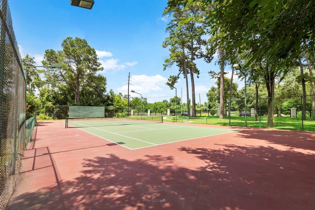 14655 Champion Forest Drive, Houston, Texas 77069, 2 Bedrooms Bedrooms, 5 Rooms Rooms,3 BathroomsBathrooms,Mid/hi-rise Condo,For Sale,TIMBER TOP,Champion Forest,74063103