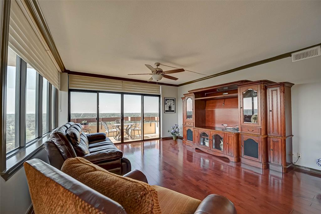 14655 Champion Forest Drive, Houston, Texas 77069, 2 Bedrooms Bedrooms, 5 Rooms Rooms,3 BathroomsBathrooms,Mid/hi-rise Condo,For Sale,TIMBER TOP,Champion Forest,74063103