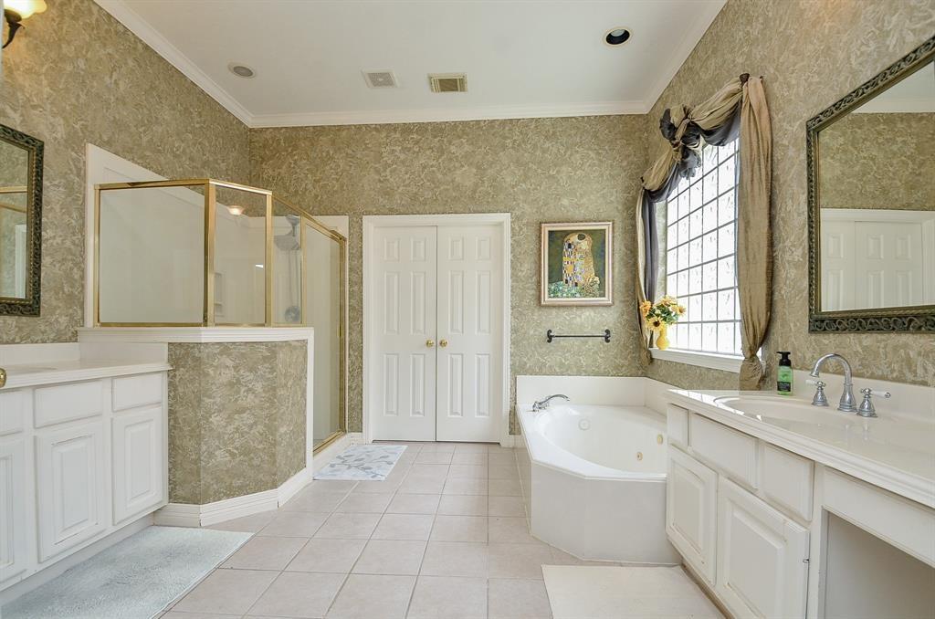 1946 2 Crisfield Drive, Sugar Land, Texas 77479, 4 Bedrooms Bedrooms, 12 Rooms Rooms,3 BathroomsBathrooms,Single-family,For Sale,Crisfield,55027945