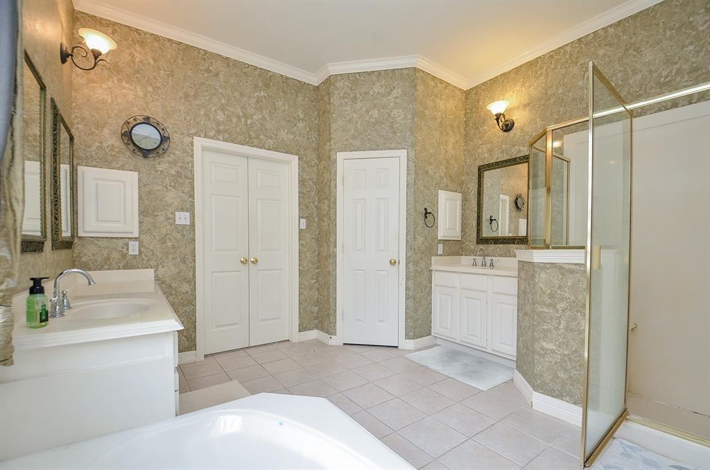 1946 2 Crisfield Drive, Sugar Land, Texas 77479, 4 Bedrooms Bedrooms, 12 Rooms Rooms,3 BathroomsBathrooms,Single-family,For Sale,Crisfield,55027945