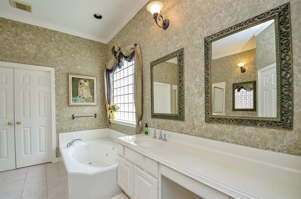 1946 2 Crisfield Drive, Sugar Land, Texas 77479, 4 Bedrooms Bedrooms, 12 Rooms Rooms,3 BathroomsBathrooms,Single-family,For Sale,Crisfield,55027945