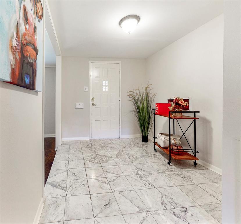 914 2 Walnut Bend Lane, Houston, Texas 77042, 4 Bedrooms Bedrooms, 10 Rooms Rooms,2 BathroomsBathrooms,Single-family,For Sale,Walnut Bend,56178723