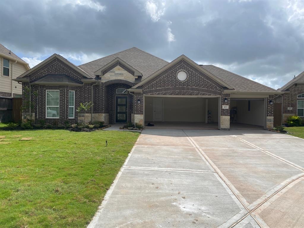402 Bentwood Way, Clute, TX 77531