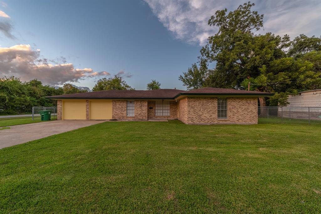 11703 1 Palmsprings Dr, Houston, Texas 77034, 4 Bedrooms Bedrooms, 4 Rooms Rooms,2 BathroomsBathrooms,Single-family,For Sale,Palmsprings Dr,82032060