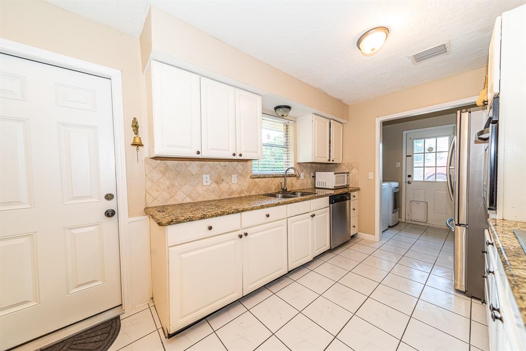 11703 1 Palmsprings Dr, Houston, Texas 77034, 4 Bedrooms Bedrooms, 4 Rooms Rooms,2 BathroomsBathrooms,Single-family,For Sale,Palmsprings Dr,82032060
