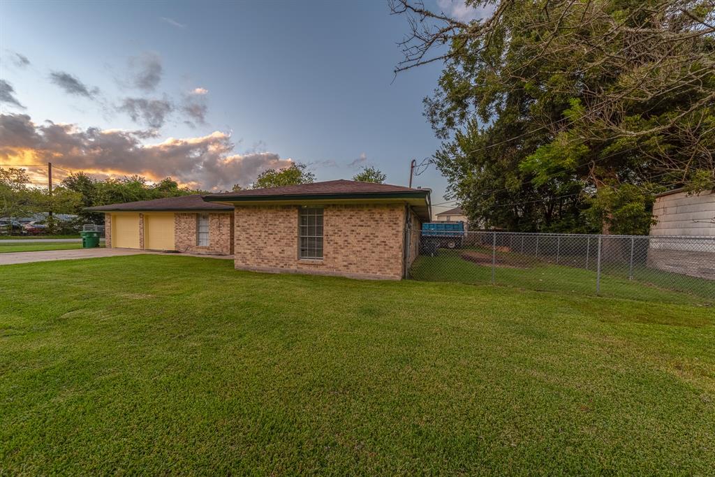 11703 1 Palmsprings Dr, Houston, Texas 77034, 4 Bedrooms Bedrooms, 4 Rooms Rooms,2 BathroomsBathrooms,Single-family,For Sale,Palmsprings Dr,82032060