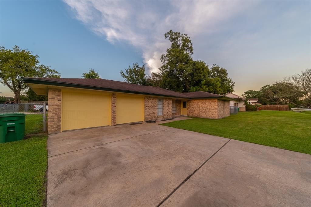 11703 1 Palmsprings Dr, Houston, Texas 77034, 4 Bedrooms Bedrooms, 4 Rooms Rooms,2 BathroomsBathrooms,Single-family,For Sale,Palmsprings Dr,82032060