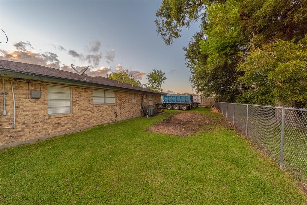 11703 1 Palmsprings Dr, Houston, Texas 77034, 4 Bedrooms Bedrooms, 4 Rooms Rooms,2 BathroomsBathrooms,Single-family,For Sale,Palmsprings Dr,82032060