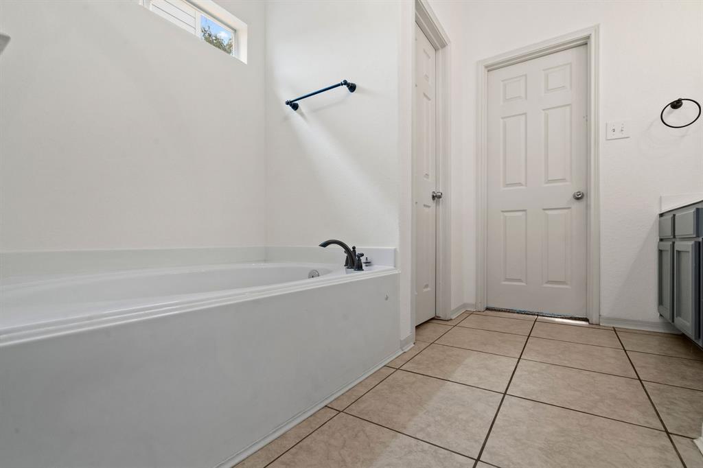 806 2 Levi Bend, Magnolia, Texas 77354, 5 Bedrooms Bedrooms, 10 Rooms Rooms,3 BathroomsBathrooms,Single-family,For Sale,Levi,77410562
