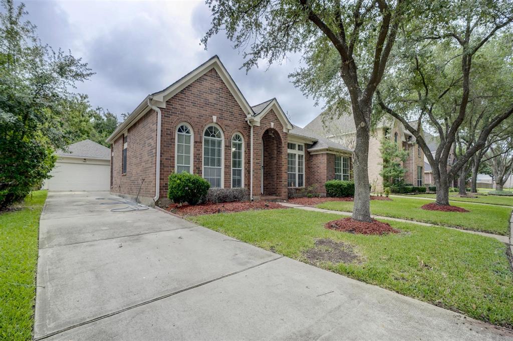 5915 1 Parkwood Place, Sugar Land, Texas 77479, 4 Bedrooms Bedrooms, 10 Rooms Rooms,2 BathroomsBathrooms,Single-family,For Sale,Parkwood,18309738