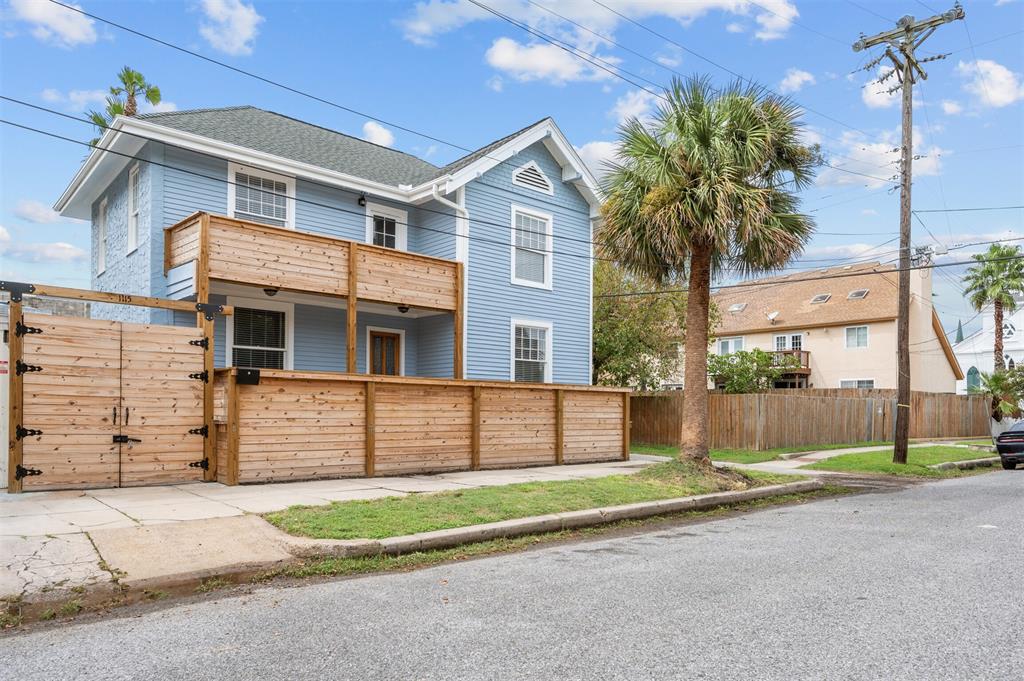 1115 2 22nd Street, Galveston, Texas 77550, 3 Bedrooms Bedrooms, 9 Rooms Rooms,2 BathroomsBathrooms,Single-family,For Sale,22nd,34993324