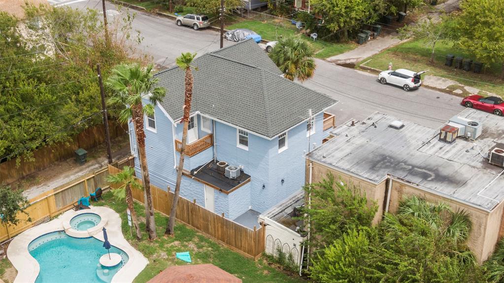 1115 2 22nd Street, Galveston, Texas 77550, 3 Bedrooms Bedrooms, 9 Rooms Rooms,2 BathroomsBathrooms,Single-family,For Sale,22nd,34993324