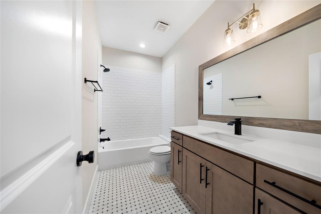 4506 3 La Branch Street, Houston, Texas 77004, 3 Bedrooms Bedrooms, 6 Rooms Rooms,3 BathroomsBathrooms,Single-family,For Sale,La Branch,66286568