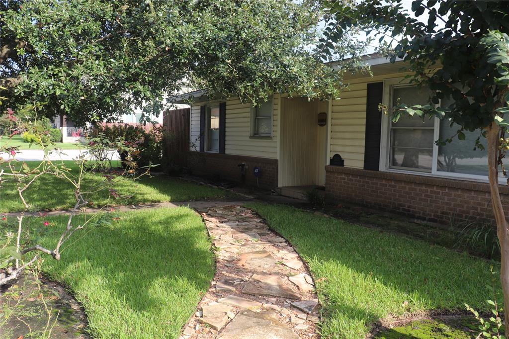 5101 1 Palmetto Street, Bellaire, Texas 77401, 4 Bedrooms Bedrooms, 6 Rooms Rooms,3 BathroomsBathrooms,Single-family,For Sale,Palmetto,12183697