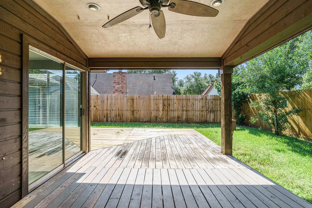 606 1 Lochnell Drive, Houston, Texas 77062, 3 Bedrooms Bedrooms, 3 Rooms Rooms,2 BathroomsBathrooms,Single-family,For Sale,Lochnell,22886805