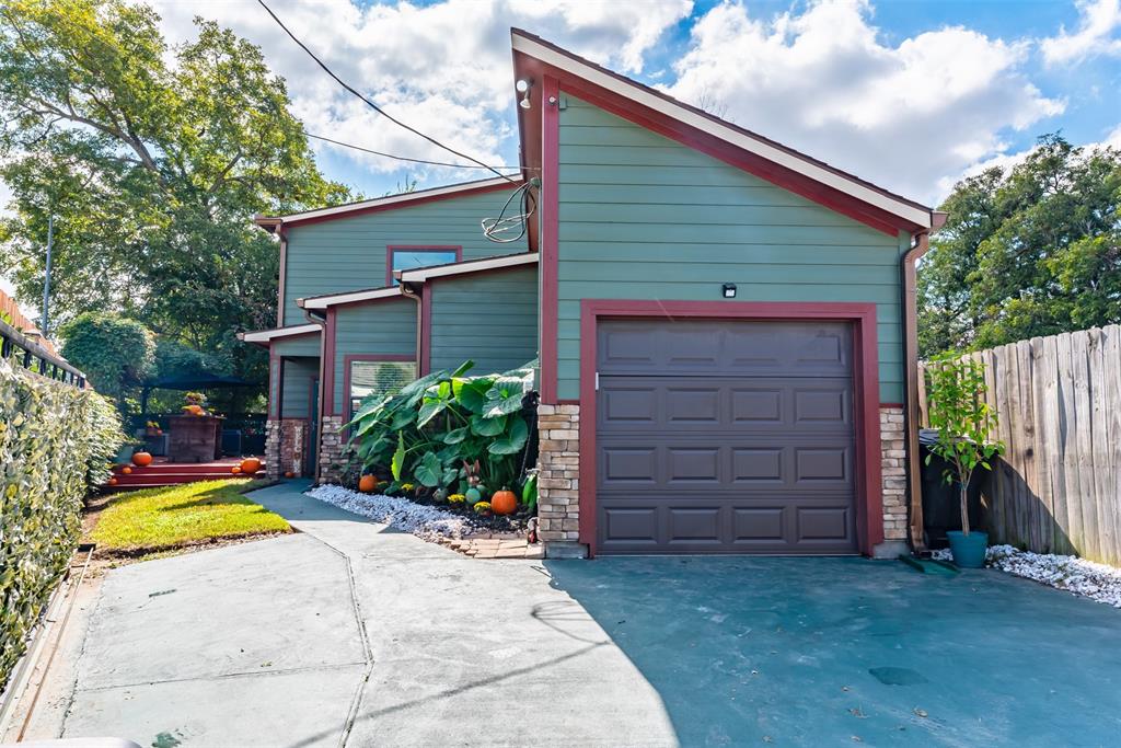 4515 2 Yale Street, Houston, Texas 77018, 3 Bedrooms Bedrooms, 3 Rooms Rooms,2 BathroomsBathrooms,Single-family,For Sale,Yale,66477292