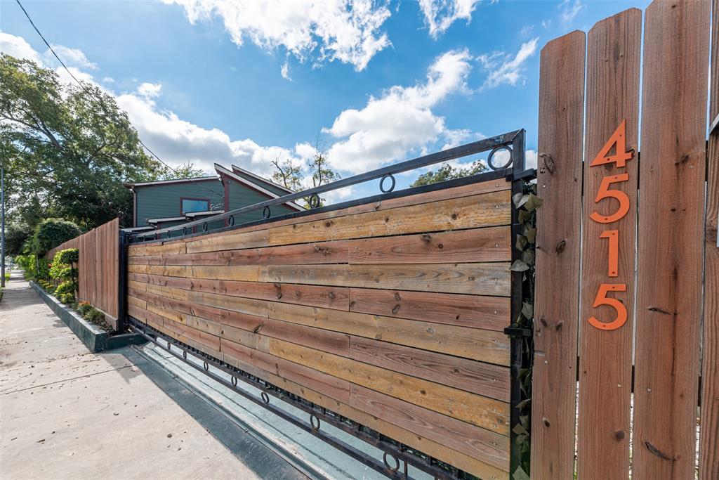 4515 2 Yale Street, Houston, Texas 77018, 3 Bedrooms Bedrooms, 3 Rooms Rooms,2 BathroomsBathrooms,Single-family,For Sale,Yale,66477292