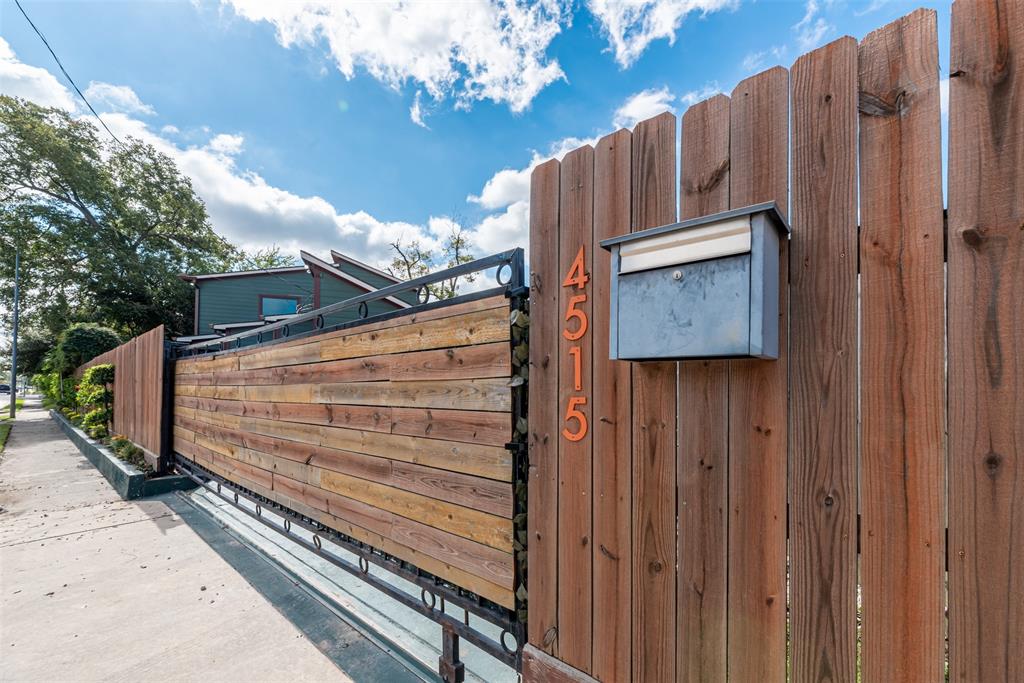 4515 2 Yale Street, Houston, Texas 77018, 3 Bedrooms Bedrooms, 3 Rooms Rooms,2 BathroomsBathrooms,Single-family,For Sale,Yale,66477292