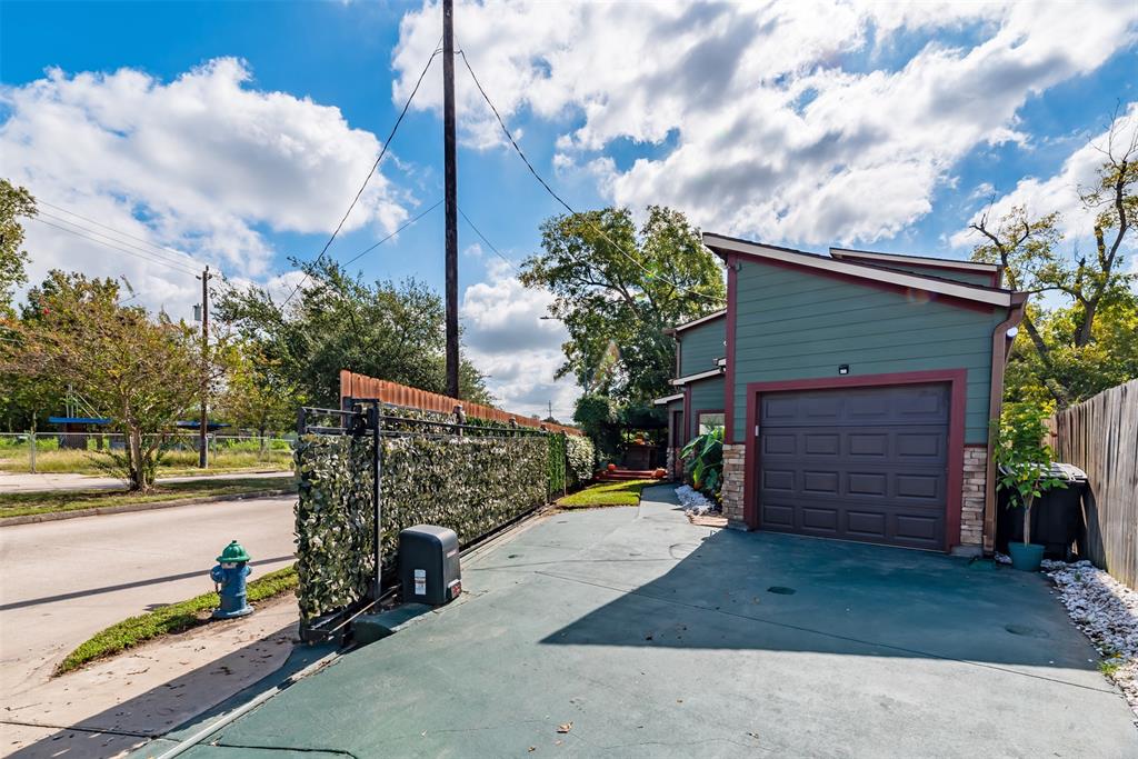 4515 2 Yale Street, Houston, Texas 77018, 3 Bedrooms Bedrooms, 3 Rooms Rooms,2 BathroomsBathrooms,Single-family,For Sale,Yale,66477292