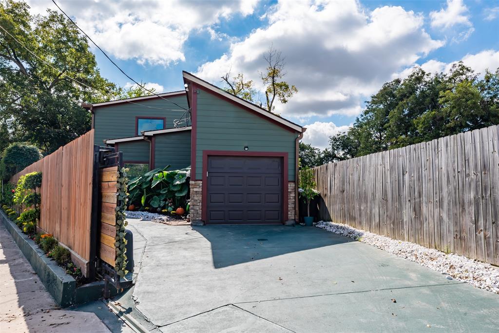 4515 2 Yale Street, Houston, Texas 77018, 3 Bedrooms Bedrooms, 3 Rooms Rooms,2 BathroomsBathrooms,Single-family,For Sale,Yale,66477292