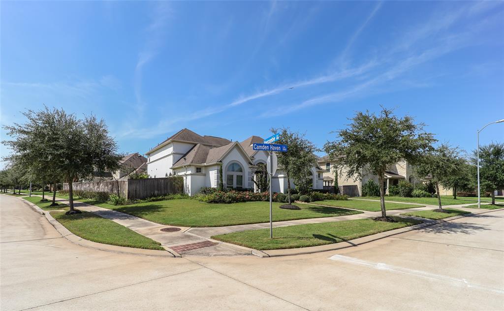 5118 2 Camden Haven Lane, Sugar Land, Texas 77479, 6 Bedrooms Bedrooms, 12 Rooms Rooms,5 BathroomsBathrooms,Single-family,For Sale,Camden Haven,3216561