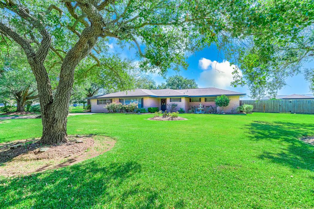 5415 1 1st Street, Danbury, Texas 77534, 4 Bedrooms Bedrooms, 9 Rooms Rooms,2 BathroomsBathrooms,Single-family,For Sale,1st,8754379