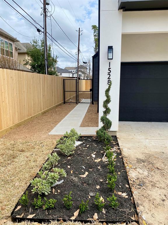 1528 2 BAGGETT Lane, Houston, Texas 77055, 3 Bedrooms Bedrooms, 11 Rooms Rooms,2 BathroomsBathrooms,Single-family,For Sale,BAGGETT,89381400
