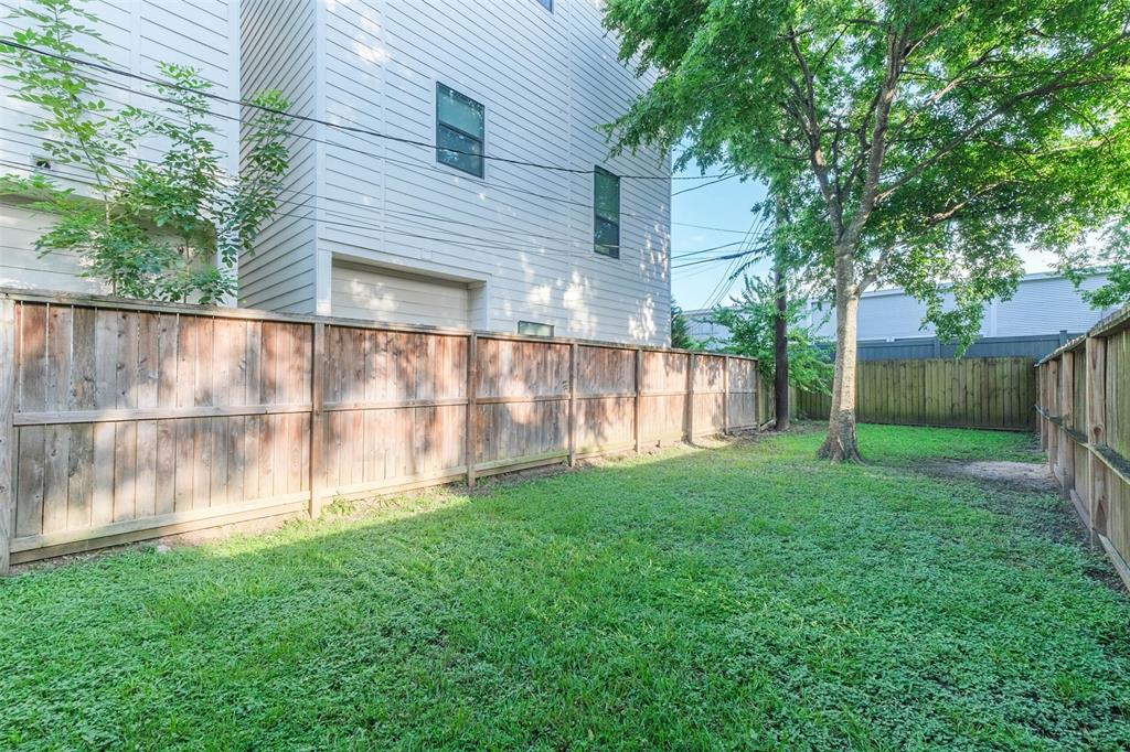 746 1 24th Street, Houston, Texas 77008, 1 Bedroom Bedrooms, ,1 BathroomBathrooms,Multi-family,For Sale,24th,48009325