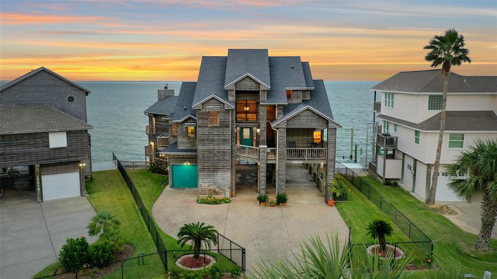 16610 2 Bayfront Drive, Galveston, Texas 77554, 3 Bedrooms Bedrooms, 6 Rooms Rooms,3 BathroomsBathrooms,Single-family,For Sale,Bayfront,44825484