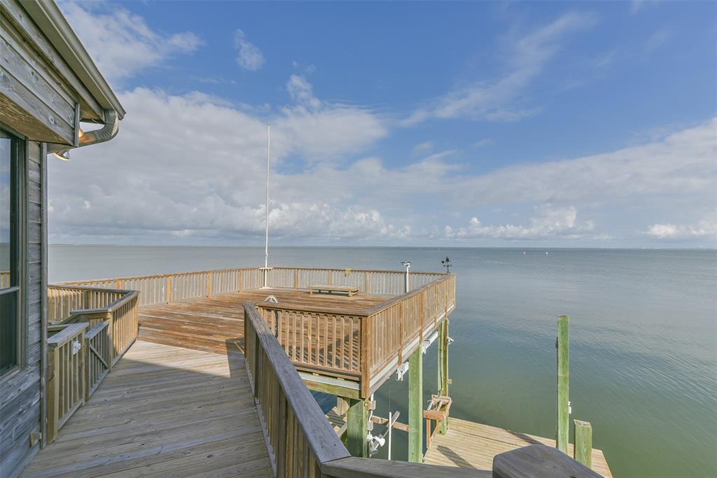 16610 2 Bayfront Drive, Galveston, Texas 77554, 3 Bedrooms Bedrooms, 6 Rooms Rooms,3 BathroomsBathrooms,Single-family,For Sale,Bayfront,44825484