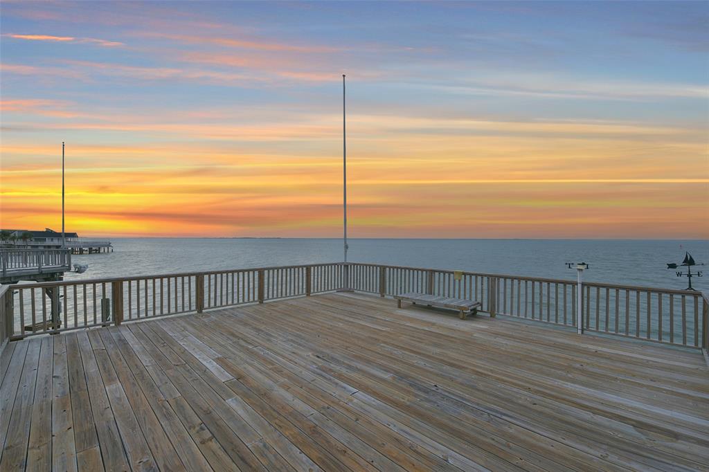 16610 2 Bayfront Drive, Galveston, Texas 77554, 3 Bedrooms Bedrooms, 6 Rooms Rooms,3 BathroomsBathrooms,Single-family,For Sale,Bayfront,44825484