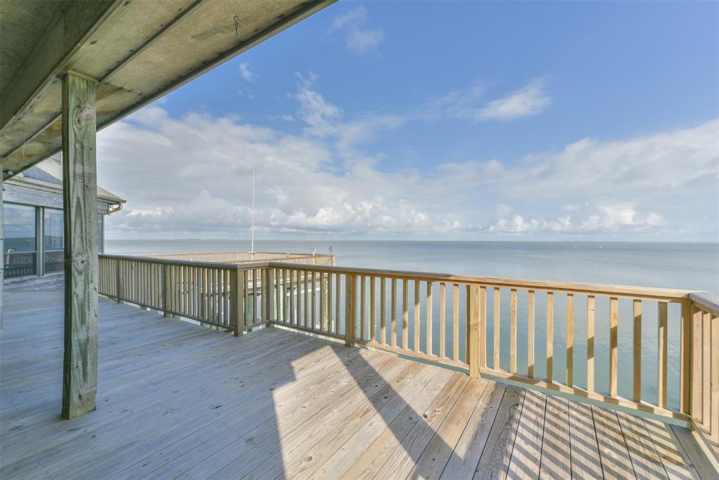 16610 2 Bayfront Drive, Galveston, Texas 77554, 3 Bedrooms Bedrooms, 6 Rooms Rooms,3 BathroomsBathrooms,Single-family,For Sale,Bayfront,44825484