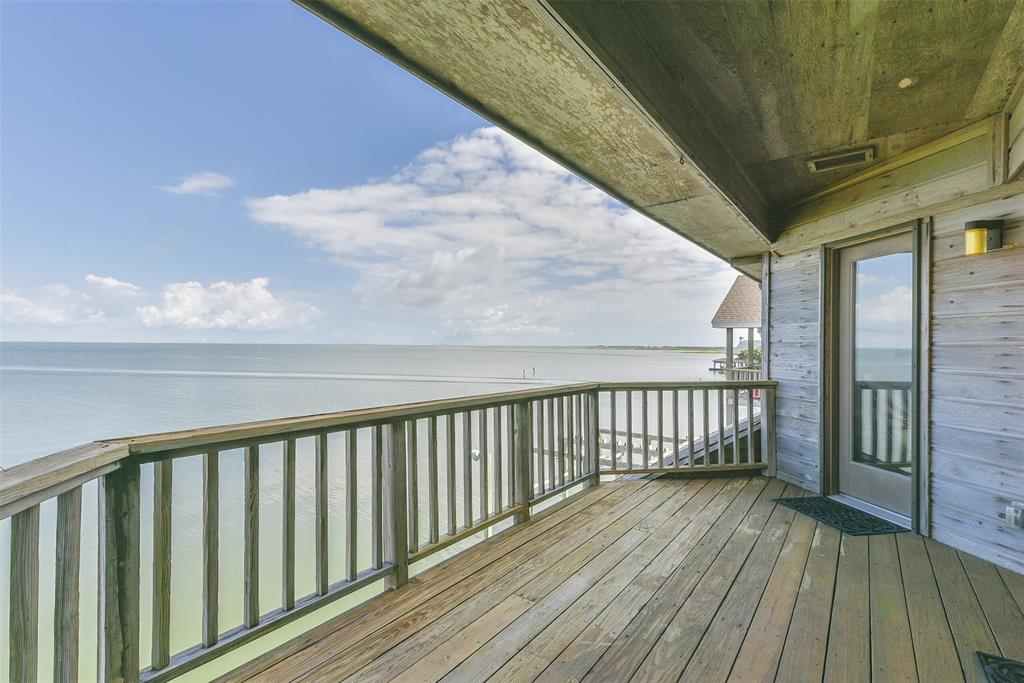 16610 2 Bayfront Drive, Galveston, Texas 77554, 3 Bedrooms Bedrooms, 6 Rooms Rooms,3 BathroomsBathrooms,Single-family,For Sale,Bayfront,44825484