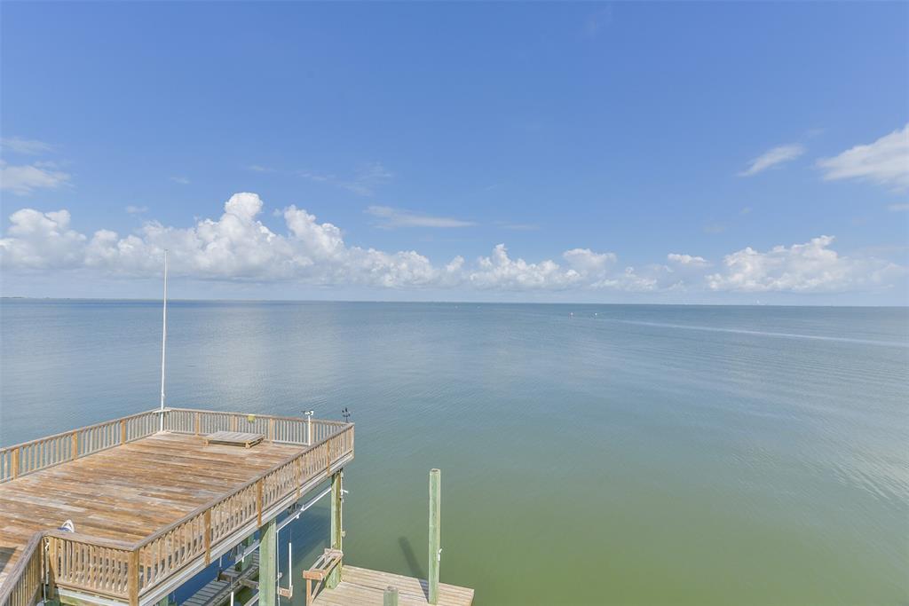 16610 2 Bayfront Drive, Galveston, Texas 77554, 3 Bedrooms Bedrooms, 6 Rooms Rooms,3 BathroomsBathrooms,Single-family,For Sale,Bayfront,44825484