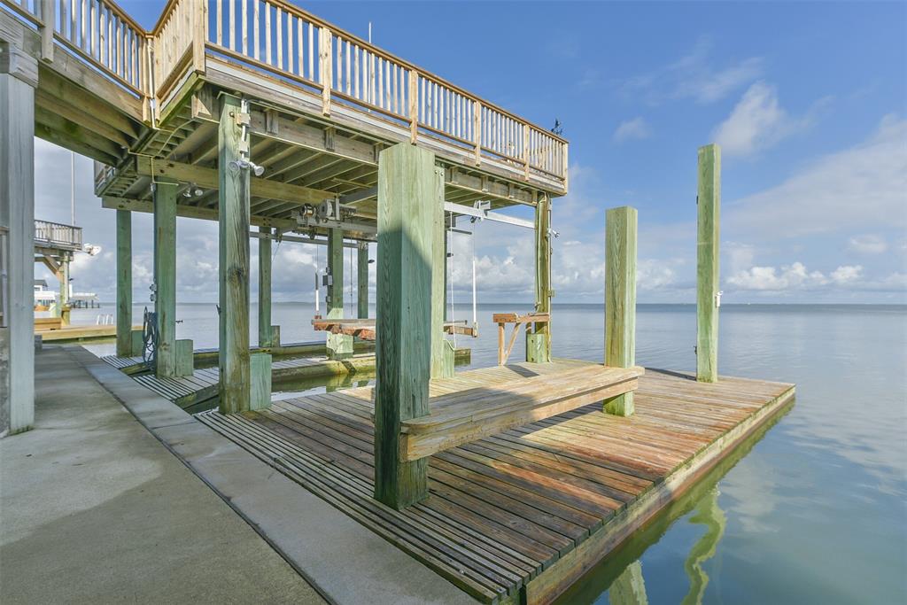 16610 2 Bayfront Drive, Galveston, Texas 77554, 3 Bedrooms Bedrooms, 6 Rooms Rooms,3 BathroomsBathrooms,Single-family,For Sale,Bayfront,44825484