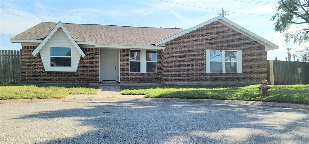 41 1 Shore Drive, Galveston, Texas 77551, 4 Bedrooms Bedrooms, 9 Rooms Rooms,2 BathroomsBathrooms,Single-family,For Sale,Shore,68677322