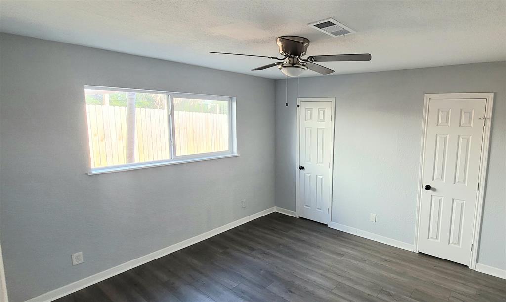 41 1 Shore Drive, Galveston, Texas 77551, 4 Bedrooms Bedrooms, 9 Rooms Rooms,2 BathroomsBathrooms,Single-family,For Sale,Shore,68677322