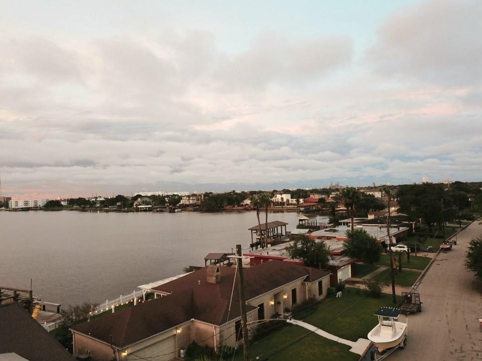 41 1 Shore Drive, Galveston, Texas 77551, 4 Bedrooms Bedrooms, 9 Rooms Rooms,2 BathroomsBathrooms,Single-family,For Sale,Shore,68677322