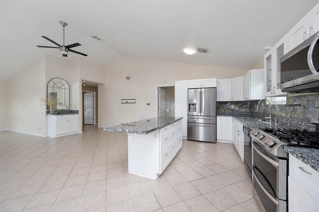 463 1 Pompano Street, Hitchcock, Texas 77563, 3 Bedrooms Bedrooms, 3 Rooms Rooms,2 BathroomsBathrooms,Single-family,For Sale,Pompano,70869257