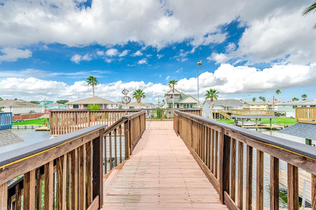 463 1 Pompano Street, Hitchcock, Texas 77563, 3 Bedrooms Bedrooms, 3 Rooms Rooms,2 BathroomsBathrooms,Single-family,For Sale,Pompano,70869257