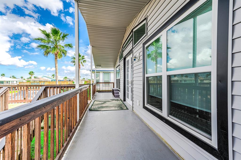 463 1 Pompano Street, Hitchcock, Texas 77563, 3 Bedrooms Bedrooms, 3 Rooms Rooms,2 BathroomsBathrooms,Single-family,For Sale,Pompano,70869257