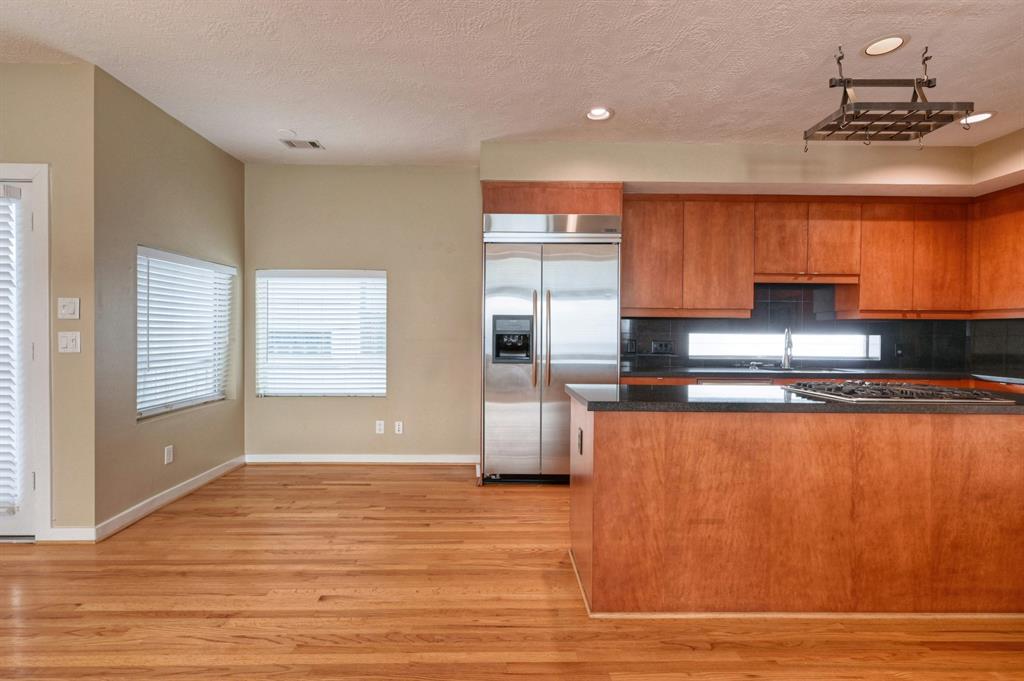 5437 3 Rose Street, Houston, Texas 77007, 2 Bedrooms Bedrooms, 6 Rooms Rooms,2 BathroomsBathrooms,Single-family,For Sale,Rose,81823003