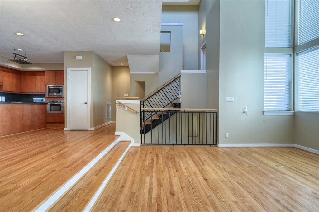 5437 3 Rose Street, Houston, Texas 77007, 2 Bedrooms Bedrooms, 6 Rooms Rooms,2 BathroomsBathrooms,Single-family,For Sale,Rose,81823003