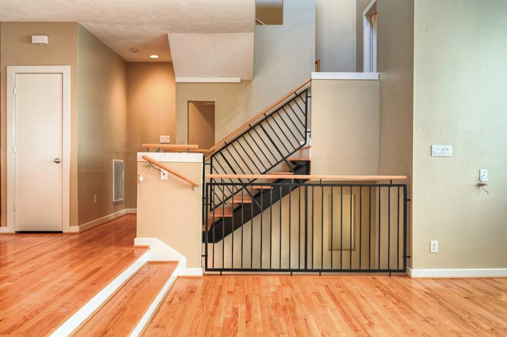 5437 3 Rose Street, Houston, Texas 77007, 2 Bedrooms Bedrooms, 6 Rooms Rooms,2 BathroomsBathrooms,Single-family,For Sale,Rose,81823003