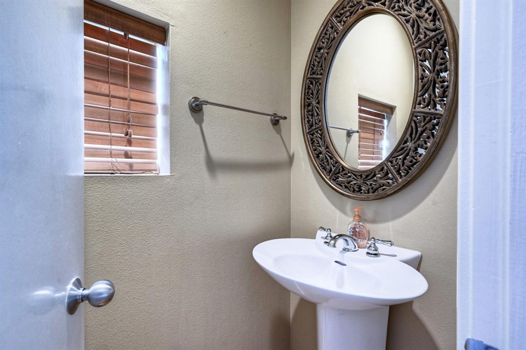 5437 3 Rose Street, Houston, Texas 77007, 2 Bedrooms Bedrooms, 6 Rooms Rooms,2 BathroomsBathrooms,Single-family,For Sale,Rose,81823003