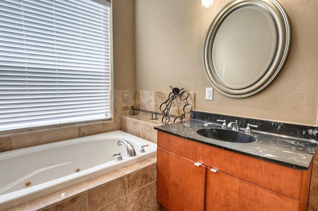5437 3 Rose Street, Houston, Texas 77007, 2 Bedrooms Bedrooms, 6 Rooms Rooms,2 BathroomsBathrooms,Single-family,For Sale,Rose,81823003