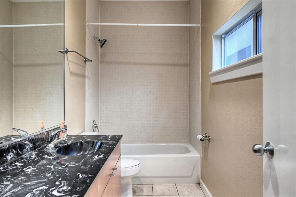 5437 3 Rose Street, Houston, Texas 77007, 2 Bedrooms Bedrooms, 6 Rooms Rooms,2 BathroomsBathrooms,Single-family,For Sale,Rose,81823003